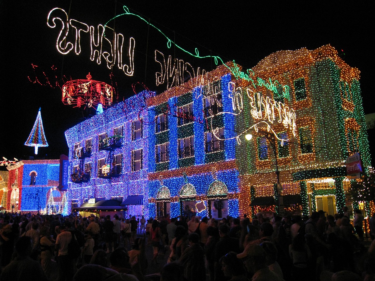 Vacation 2007-12 - Beaches Disney Hotels 0958.jpg - On the 2007-08 Florida vacation we visited beaches from Fort Myers to Sanibel Island sampling local food along the way. Green water and white sugar beaches! Arriving at Disney World we visited several of the theme resorts.